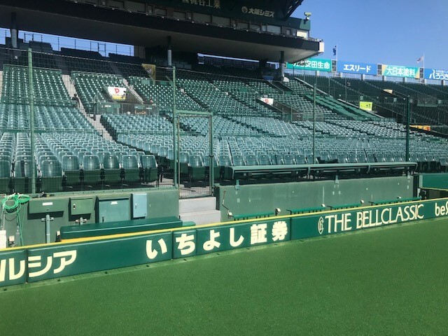 阪神甲子園球場に看板広告を設置しています